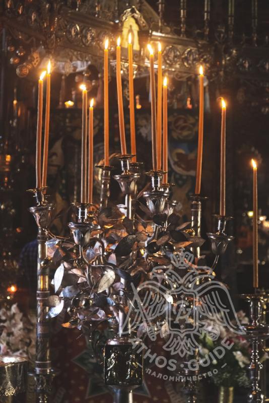 Свеча в храме