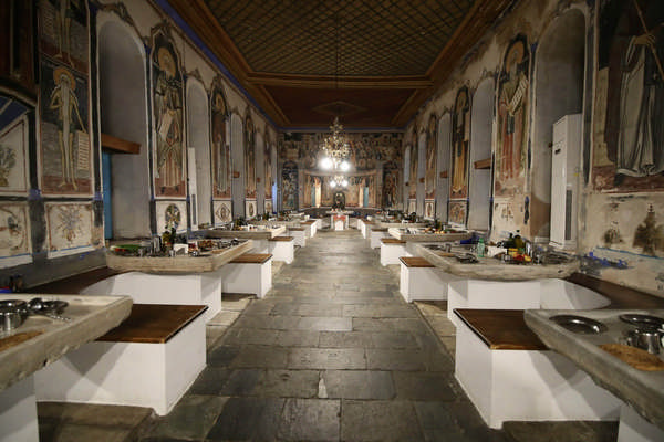 Трапезная афонского монастыря фото