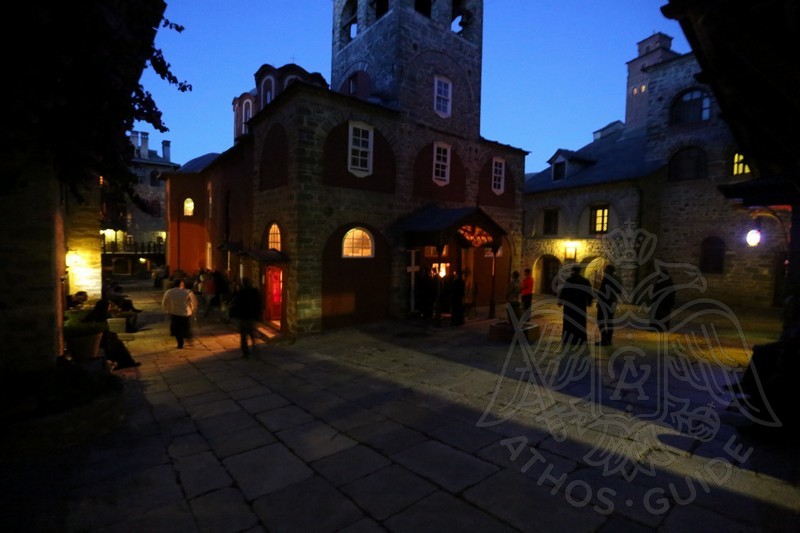 Вечер в монастыре