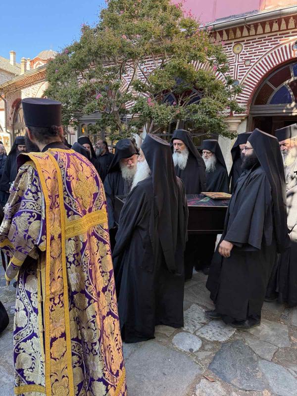 Похороны игумена монастыря Иверон