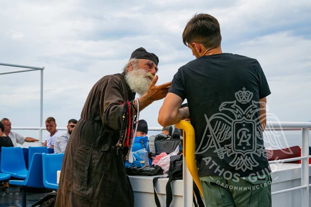 Монах на пароме