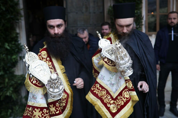 Монахи, крестный ход фото