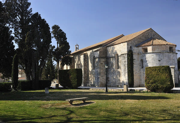 Фото храма и сада