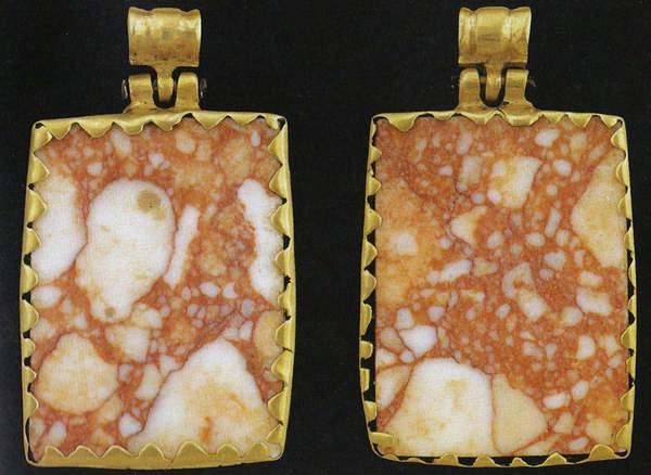 Медальон из камня