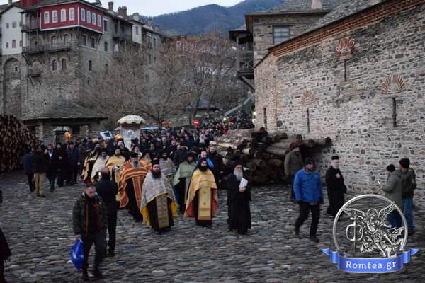 Крестный ход с Иверской иконой фото