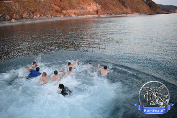 Купание у берегов Афона фото