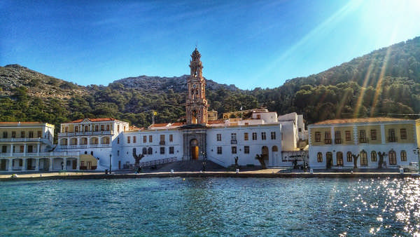 Монастырь Архангела Михаила Сими фото