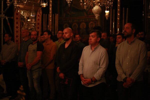 Паломники на службе фото