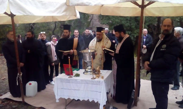 Служба на открытом воздухе фото